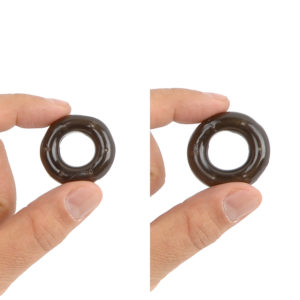 A comparison between the S and M size. The thickness of the outer part of the ring is 0.8 cm, which is the same for all types.