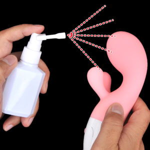 The shorter nozzle is recommended for when you want to sterilize large areas at once, such as when cleaning your vibrator or dildo. An easy way to keep things feel safe and secure.