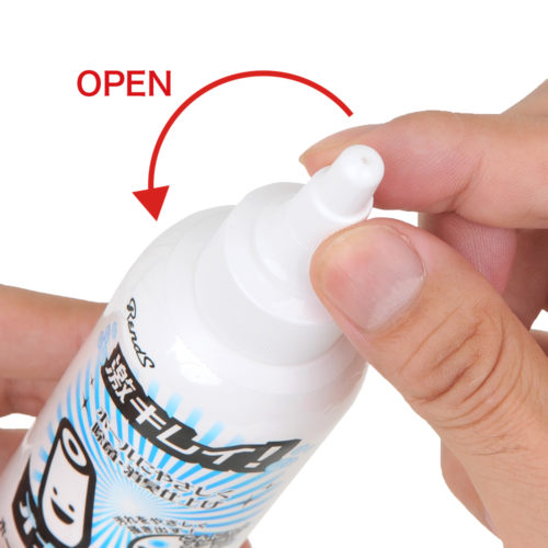 Twist the nozzle part to expose the ejection hole. Its small opening prevents leakage and is easy to pour in the liquid; highly user-friendly.