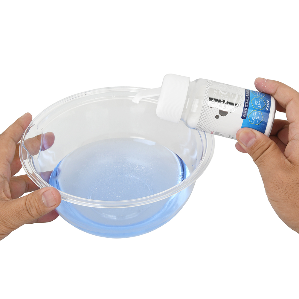 To create your lubricant, prepare enough water (colored in the picture for visibility) and add the powder little by little. About 2g of powder to 360ml water is perfect for the standard viscosity. 
