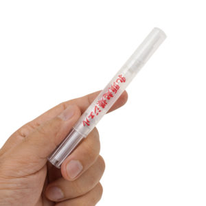 This pen-shaped stick is as easy to use as common cosmetic products for lips and nails, making it an ideal applicator for nipple sex toys.