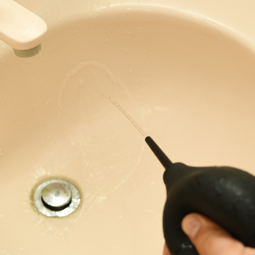 内部に水を溜めて、プシャー！っと噴射すると、勢いよく水が出て安定感もバッチリ。ローションや洗浄液の注入に役立ちます。