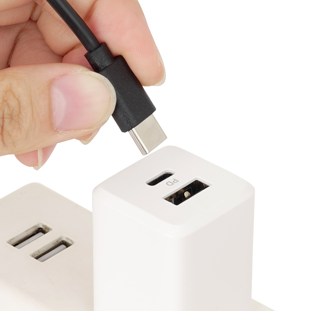 ニーズの増えてきたUSB-C仕様です。各種モバイルバッテリーや変換アダプタにも対応します。