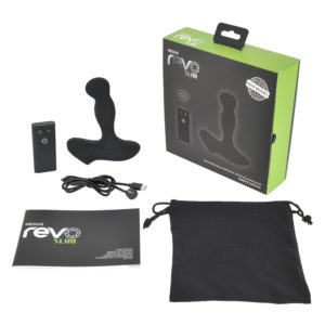 「NEXUSシリーズ」のイメージを踏襲するパッケージ。内容物は本体、充電式リモコン、USB-C充電ケーブル、取扱説明書、収納袋です。