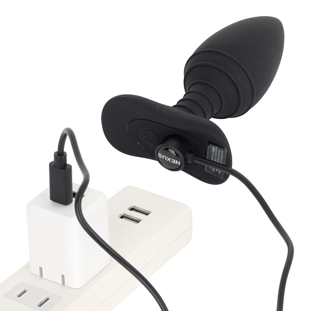 手軽で簡単なマグネット接続のUSB-C充電仕様です。※画像は「ミディアム」です。