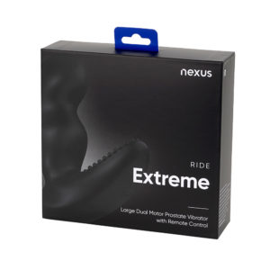 NEXUSブランド全体において、順次パケデザインが変更されています。内容物は一緒で、本体、リモコン、充電ケーブルが入っています。