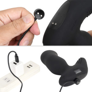 マグネット接続のUSB-C充電式。本体はフル充電まで約3.5時間、連続可動は約10時間。リモコンは約１時間／約100時間です。