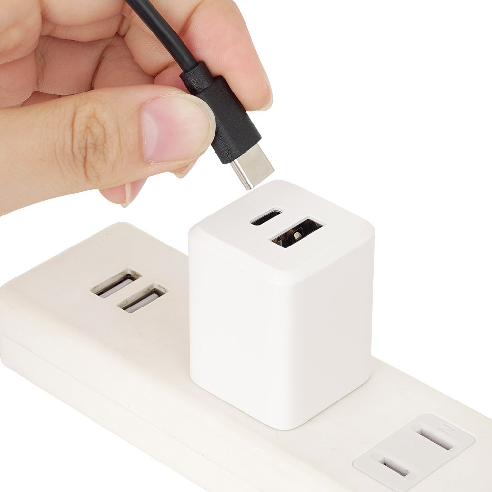 ニーズの増えてきたUSB-C仕様です。各種モバイルバッテリーや変換アダプタにも対応します。